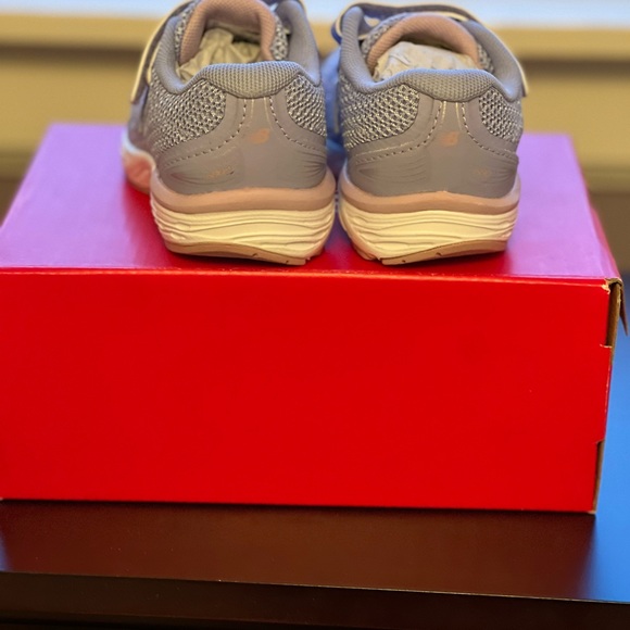 Toddler New Balance infant 680 girl sneaker - Picture 4 of 4